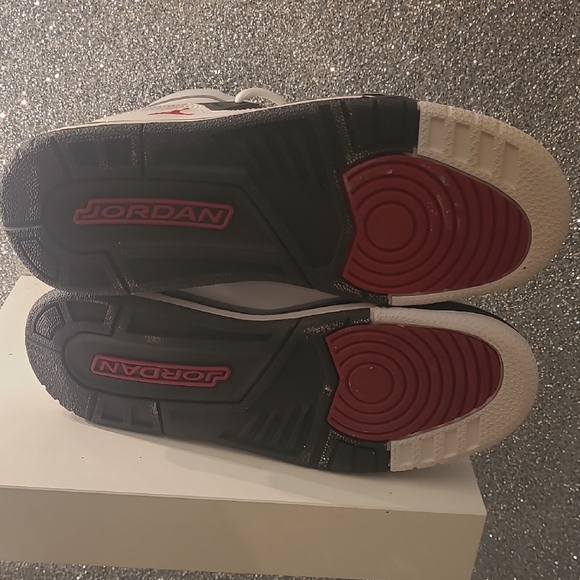 Nike AIR Jordan Flight TR 97 Men's White and Black Sneakers with Red Accent - Picture 6 of 7